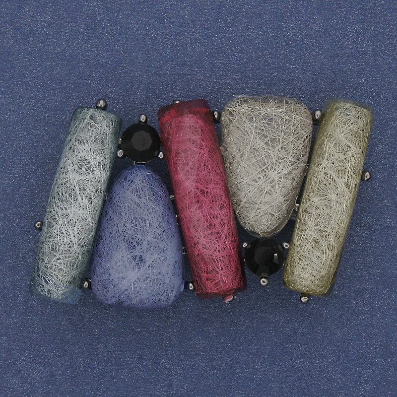 סיכת-תליון «אקצנט» עם אפקט אקווריום ומתכת כסופה 43×27 מ״מ+