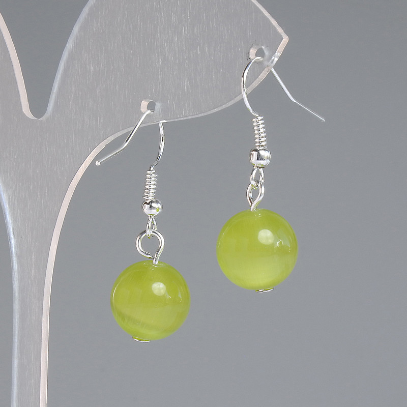 עגילים בעין החתול בצבע זית — כדור חלק, קוטר 11.5 מ״מ ±, אורך 30 מ״מ ±, מתכת כסופה