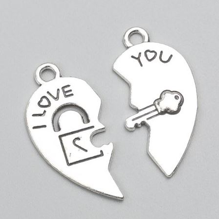 אביזרי תכשיטים: תליון לב חצי, מידה 30×15 מ״מ, אריזה 10 חצאים ±.