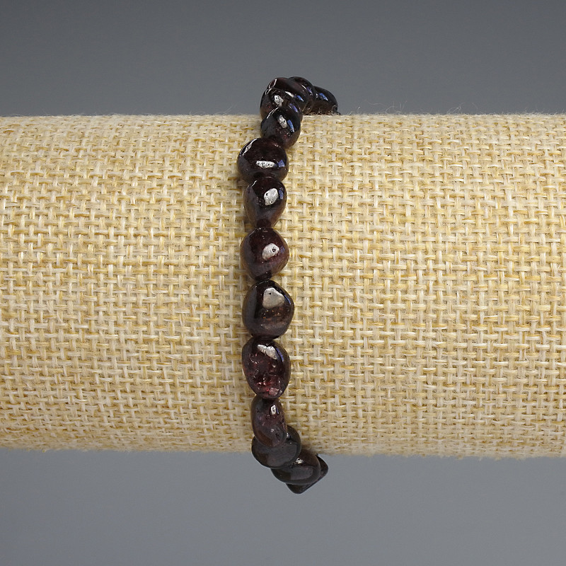 צמיד גרנט מגולחן בפאות, קוטר 5–11×5–8 מ״מ, אורך 18 ס״מ, סטרץ'