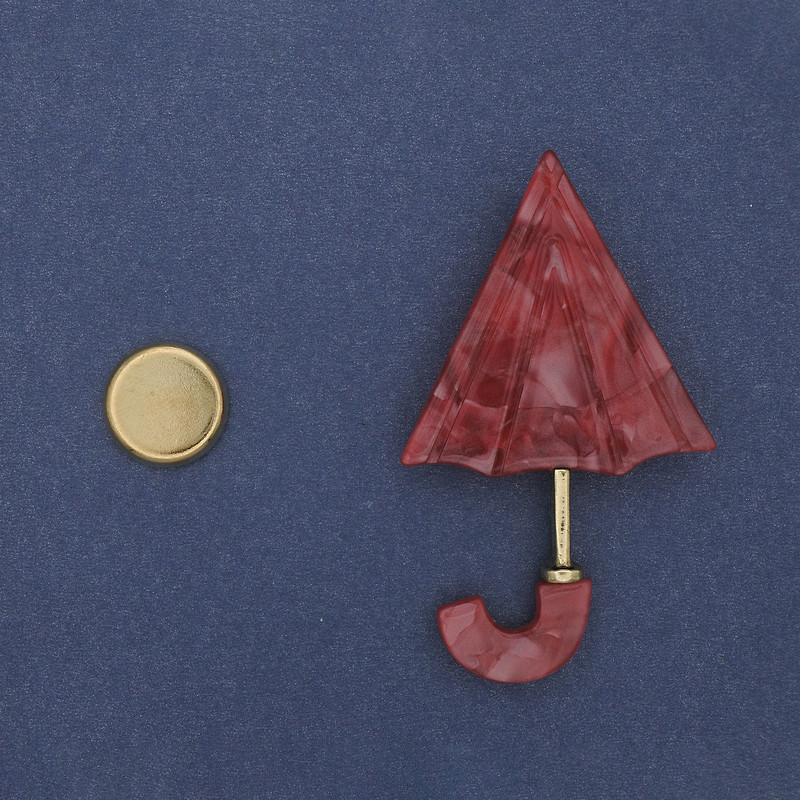 סיכת מגנט «מטריה» מאקריל 63×36 מ״מ ± מתכת זהובה