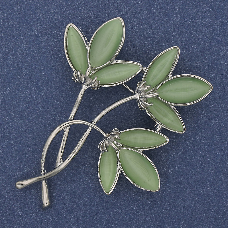 סיכת-תליון 'פרח עין החתול' עם מתכת כסופה 44×62 מ״מ+