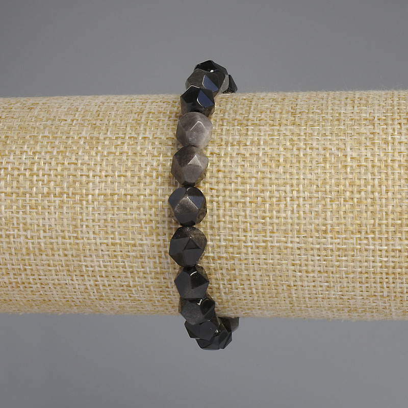 צמיד מאבן טבעית – אובסידיאן כסוף, פאות מרובות, קוטר אבנים 8×7 מ״מ, אורך 18 ס״מ +