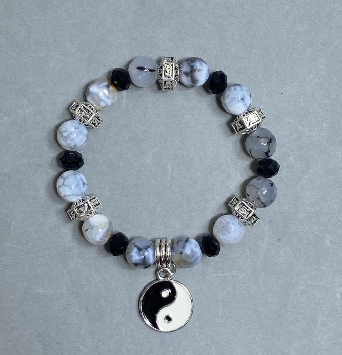 צמיד אגת ורידי הדרקון – חרוזים בקוטר כ-10 מ״מ, רונדלי קריסטל צ'כי 8×6 מ״מ, אורך 18 ס״מ, גמיש