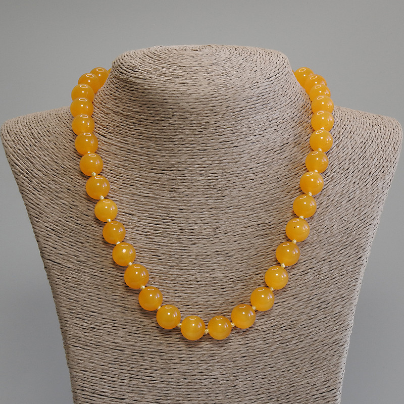 שרשרת עין החתול בצבע כתום, כדור חלק בקוטר 12 מ״מ ±, אורך 50 ס״מ +5 ס״מ עם שרשרת הארכה