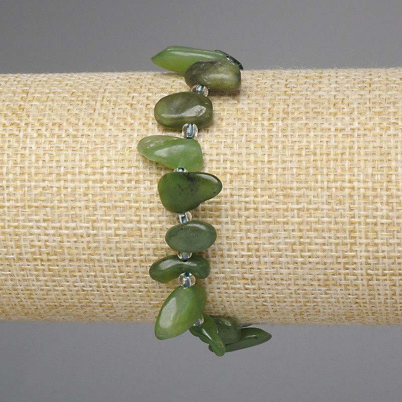 צמיד ג'יידייט בצורת פרפר עם אבני חיתוך