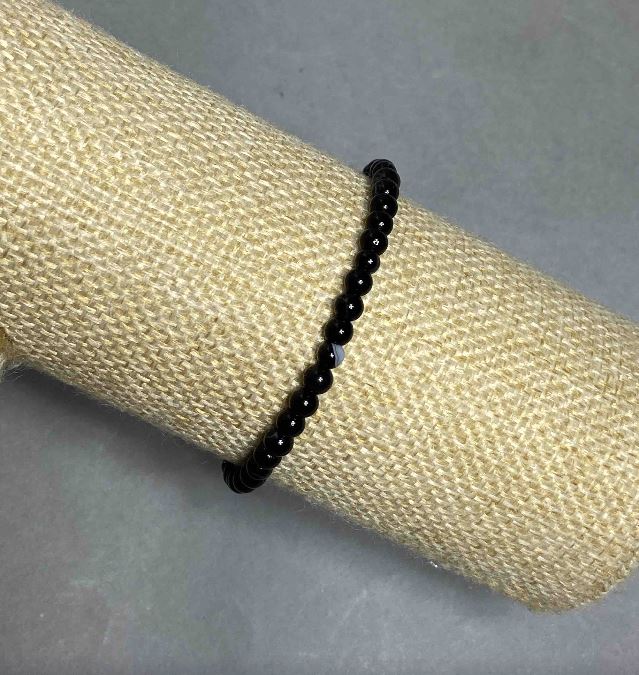 צמיד אגט עם חרוזים חלקים, קוטר 4–5 מ״מ, אורך 18 ס״מ, אלסטי