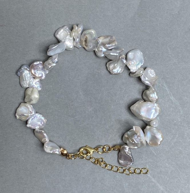 צמיד פנינים בארוק, קוטר 8–15×9–10 מ״מ, אורך 19 ס״מ + 5 ס״מ – שרשרת הארכה