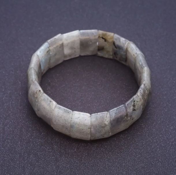 צמיד לאברדרייט על גומי – קישורי מלבן 2,4x1,1 ס"מ+