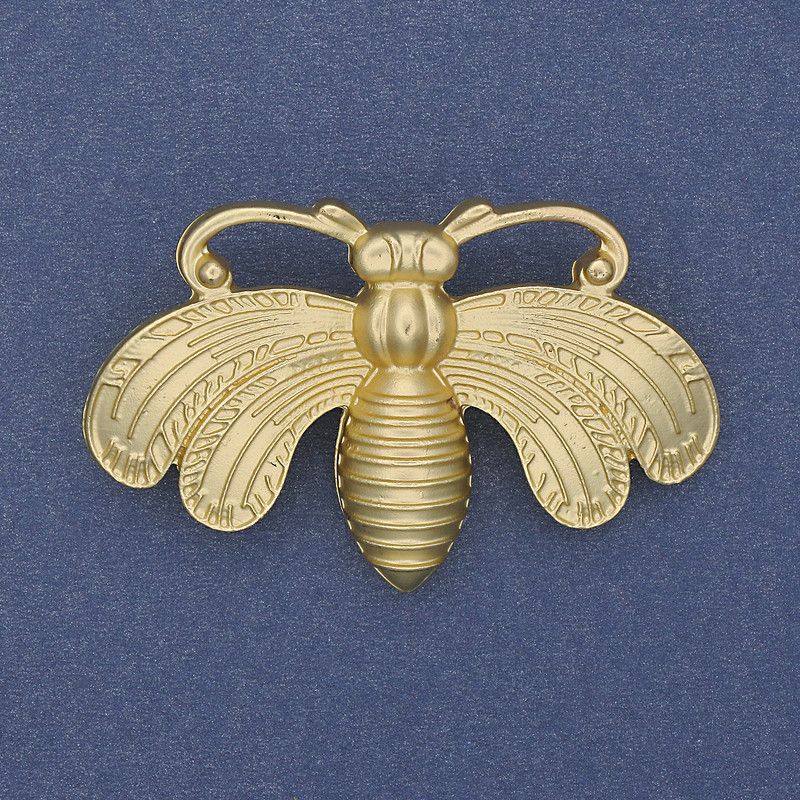 סיכת פרפר בצבע זהב מט, מתכת זהובה 50×33 מ״מ+