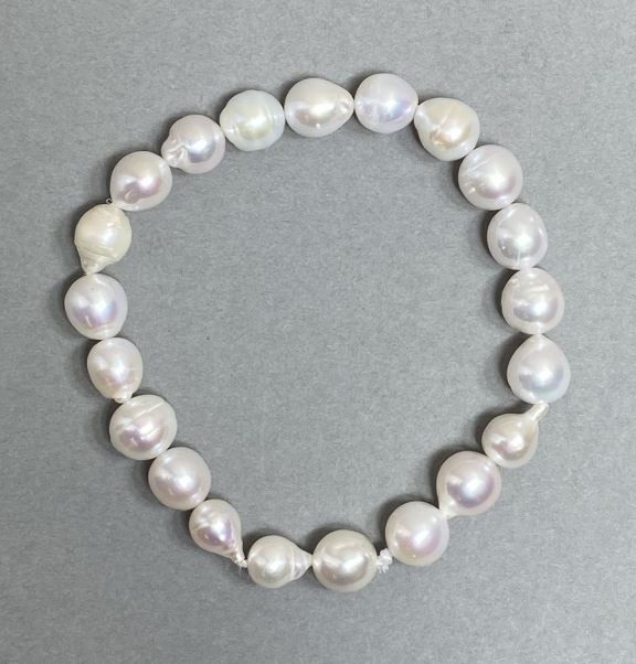 צמיד פנינים נהריים 6,5–8×8–9 מ״מ, אורך 18 ס״מ סטרץ