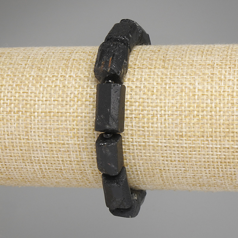 צמיד טורמלין שרל חתך, קוטר 12-8, 5-11 מ״מ +/- חרוזי זעירים 3 מ״מ +/-, אורך 18 ס״מ +/-