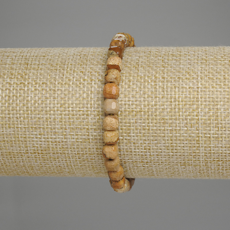 צמיד יאשמה נוף – קוביה חתוכה בגודל כ-5 מ״מ, 5x5 מ״מ, אורך 18 ס״מ