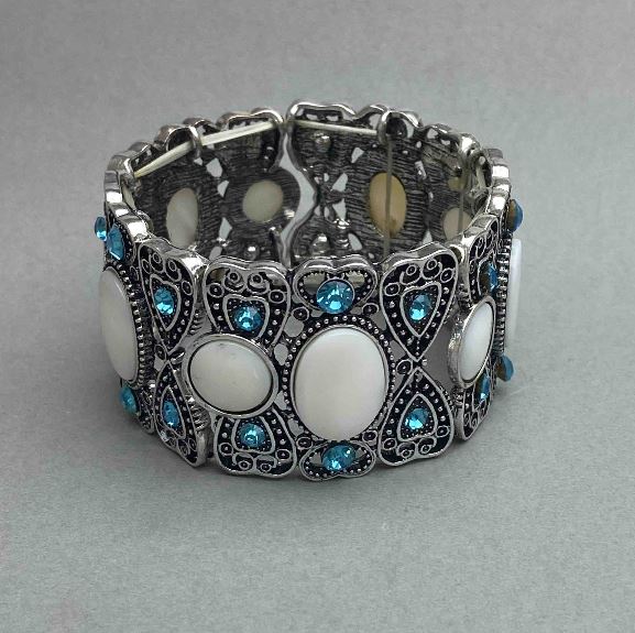 צמיד עם תוספת פרלאמוטר