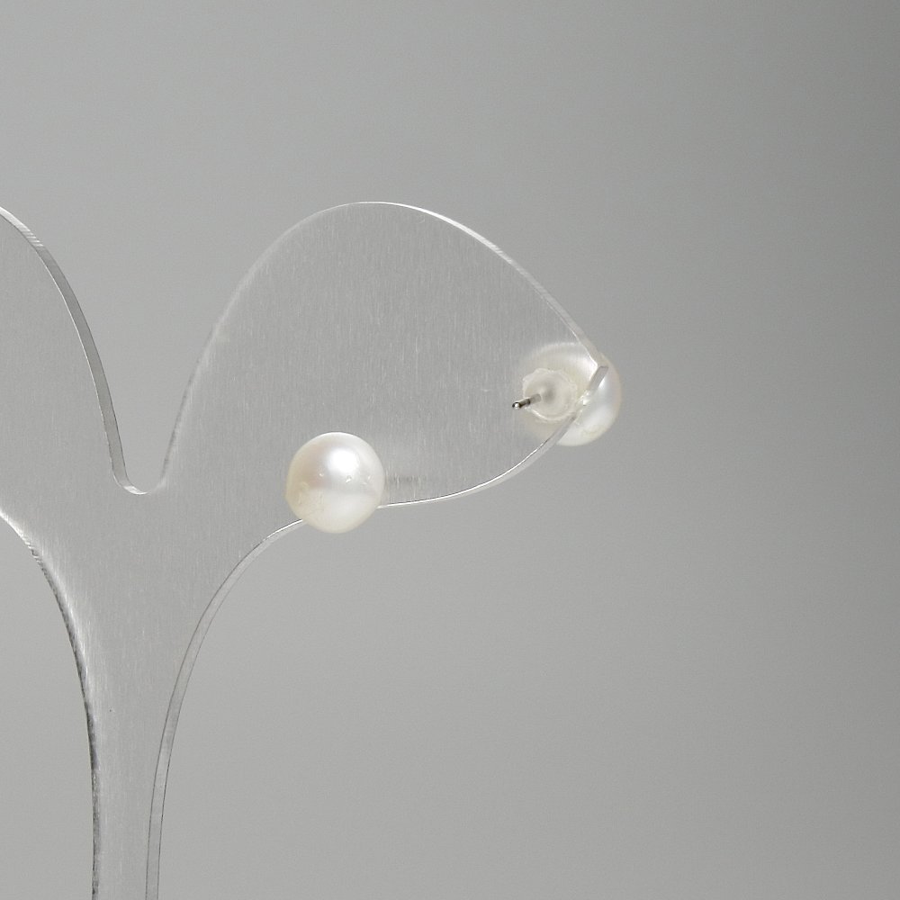 עגילי פוסט עם פנינים נהריות, קוטר 6 מ"מ+