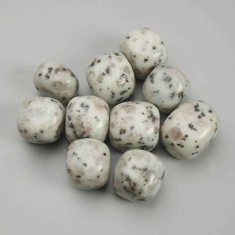 אבן ג'ספר קיווי מלוטשת טבעית ללא חור 16-18×16-22 מ״מ± (ל-100גרם±)