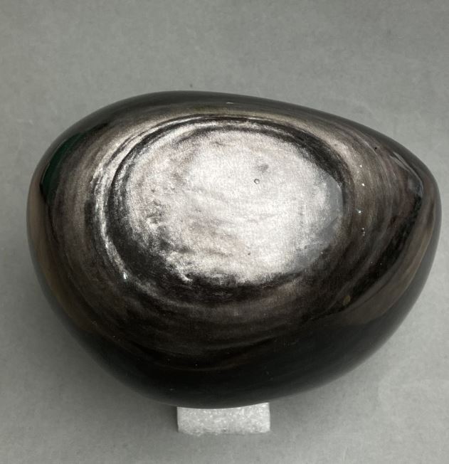 אבן מזכרת טבעית אובסידיאן כסוף, מידות 115×90×78 מ״מ (+-) משקל 1209 גרם