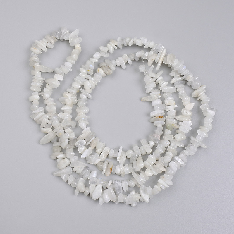 חרוזי אדולאר – גרגרי קוטר 4–10×2–4 מ״מ, אורך 78 ס״מ על חוט