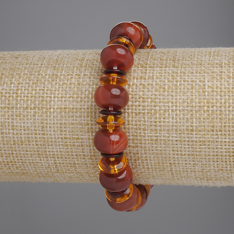 צמיד אגט חלק בצורת רונדל, קוטר 11,5×7,5 מ״מ ± 10×4 מ״מ ± 8×1 מ״מ ±, אורך 18 ס״מ ±, אלסטי