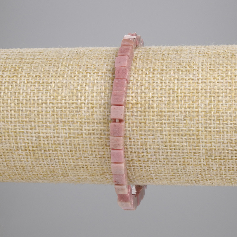 צמיד מרודוניט בצורת קוביות 4,5×4,5 מ״מ, אורך 18 ס״מ, אלסטי