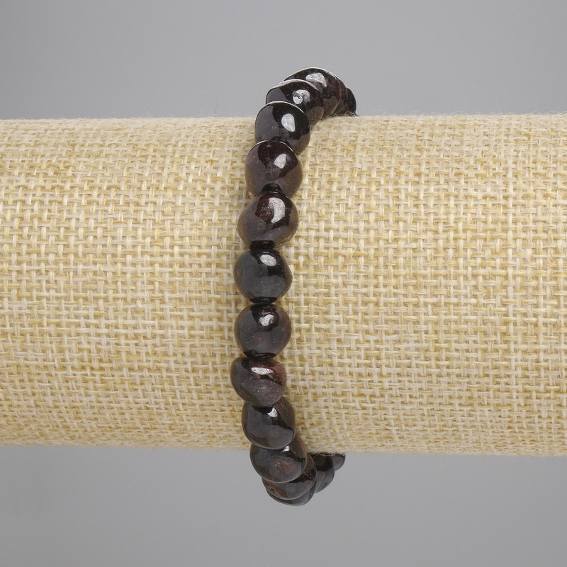 צמיד גרנט מלוטש, קוטר 7.5–9×8 מ״מ, אורך 18 ס״מ, אלסטי