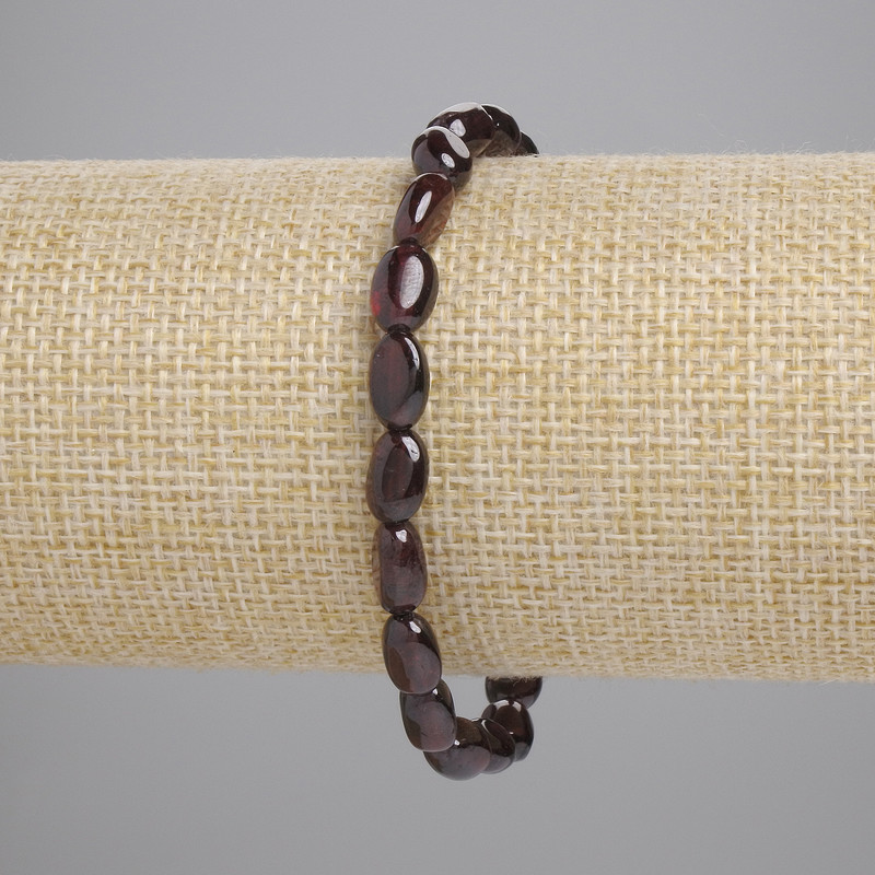 צמיד גרנט מלוטש, קוטר 9×6 מ״מ +/- אורך 18 ס״מ +/- אלסטי