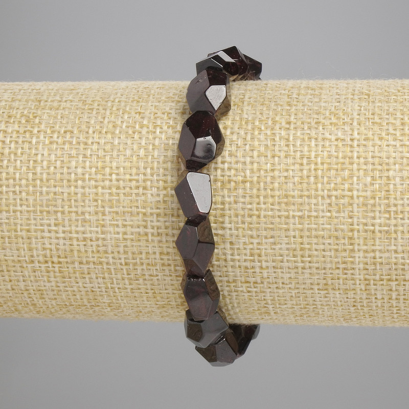 צמיד גרנט עם חיתוך מרוב-פנים, מימדים 12×8 מ״מ ±, אורך 18 ס״מ ± אלסטי