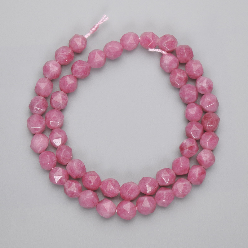 חרוזי טורמלין מרובי-פנים, קוטר 7,5×6,5 מ״מ±, אורך 37 ס״מ± על חוט