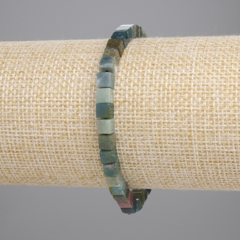 צמיד אגט טחבי בקוביות 4×4 מ״מ, אורך 18 ס״מ, סטרץ'