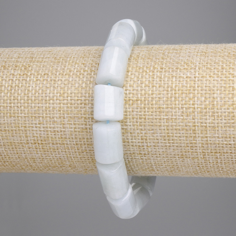 צמיד אקוומרין בצורת חרוז משולש מחותך, קוטר 10–16×10 מ"מ, אורך 18 ס"מ ± אלסטי