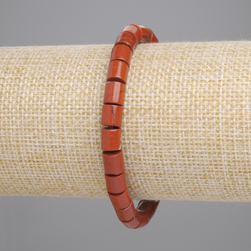 צמיד מאשמה אדומה – חרוזים צילינדריים, קוטר 6×6 מ״מ, אורך 18 ס״מ (אלסטי)