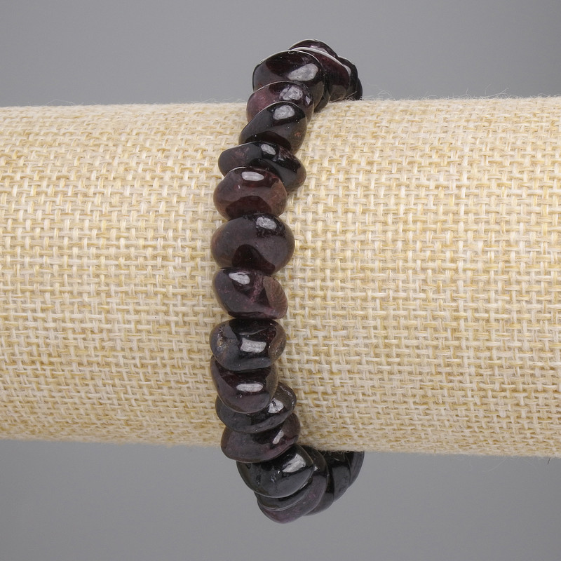 צמיד גרנט מגולף 10–13×4–6 מ״מ, אורך 18 ס״מ, גמיש