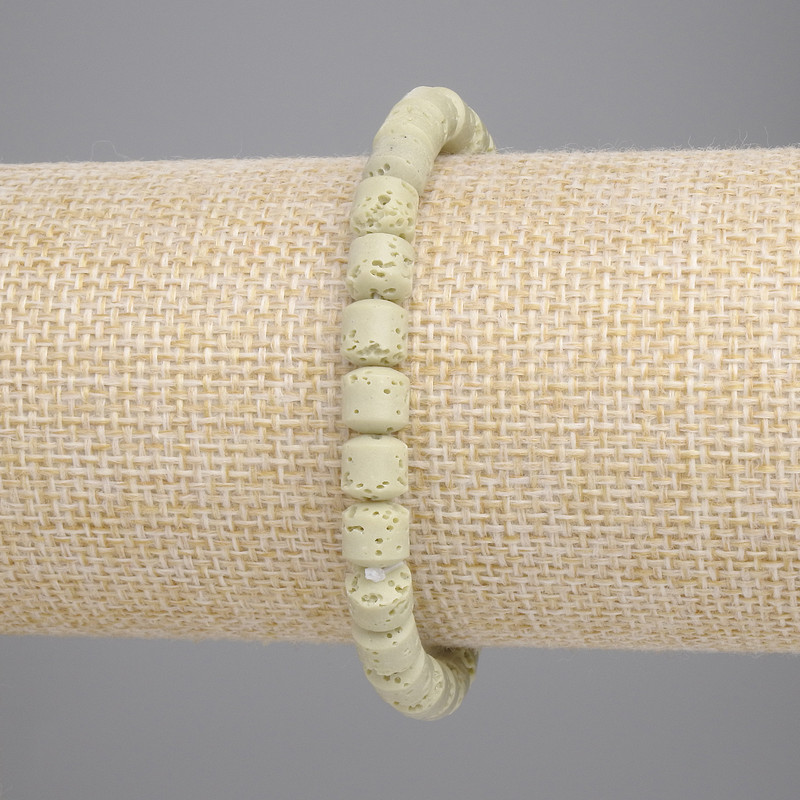 צמיד לבה וולקנית ירקרן – חרוזים צילינדריים 6×6 מ״מ, אורך 18 ס״מ, גומי-אלסטי