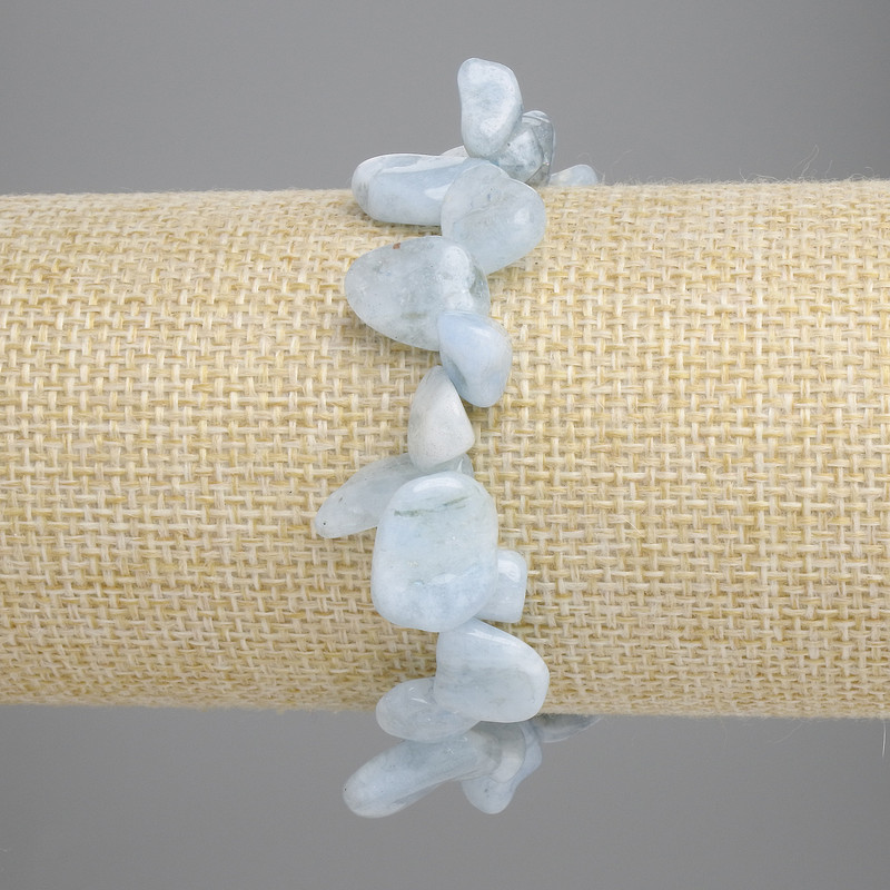 צמיד אקוומרין בצורת אבני חיתוך, עם אלמנט «פרפר», קוטר 9-17×9-10 מ״מ ±, אורך 18 ס״מ ± סטרץ'