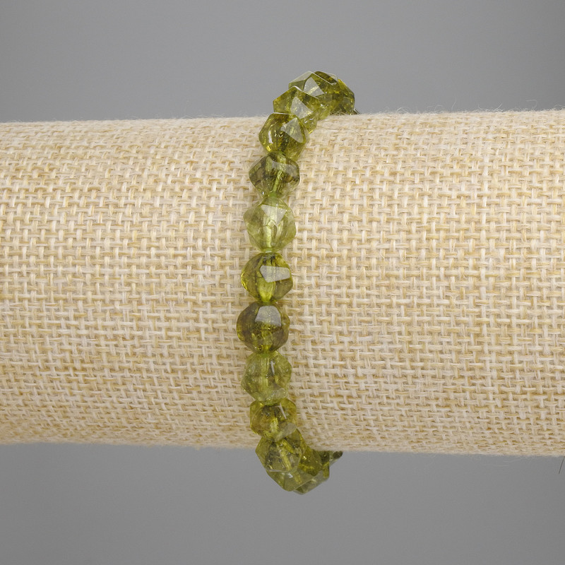 צמיד כריזוליט מרוב-פנים, קוטר כ-7.5×7.5 מ״מ, אורך 18 ס״מ, סטרץ'