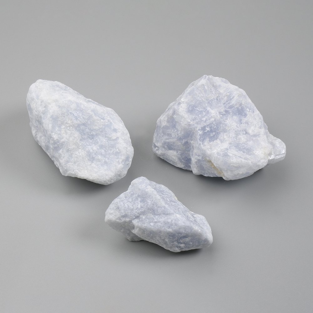 אקוומרין טבעי לא מעובד, מימדים 52×42×37 מ״מ +- (במבחר גדלים) (מחיר ל-100 גרם)