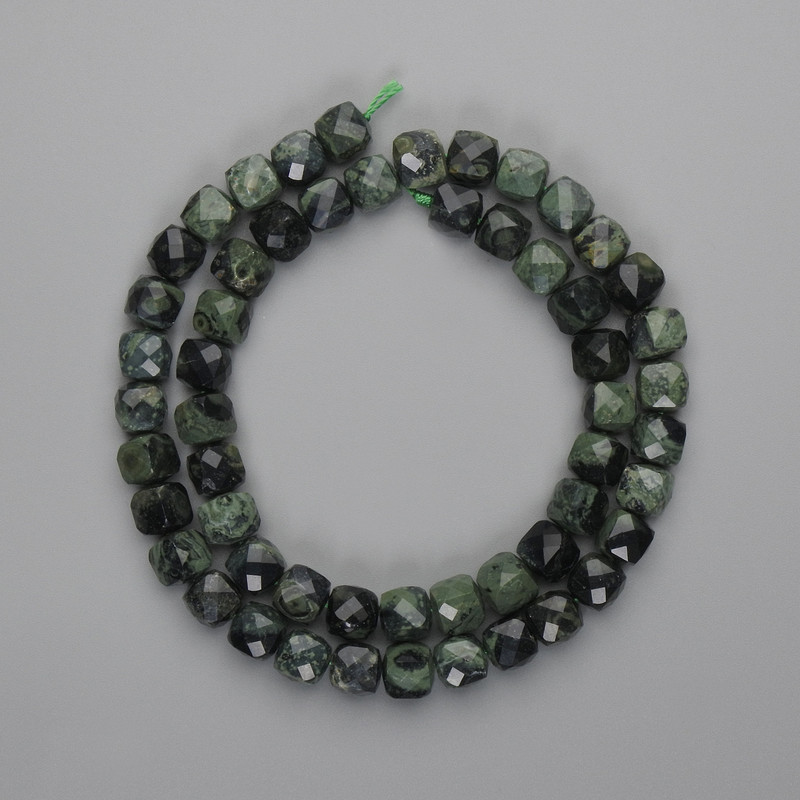 חרוזי יאספר אוקיינית – קוביה מפוסלת 7×7 מ״מ, אורך 39 ס״מ+