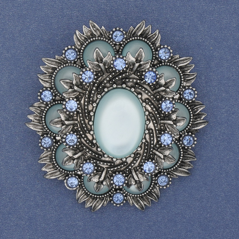 סיכת-תליון אקצנט עם אבן עין החתול, קריסטלים כחולים, מתכת כסופה, 54×47 מ״מ+