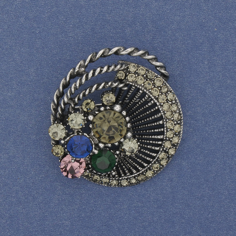 סיכה «הדגש» עם זרקונים ומתכת כסופה 32×36 מ״מ+