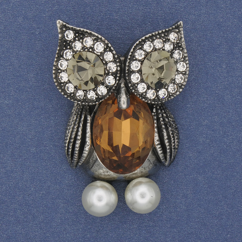 סיכת ינשוף עם קריסטל צהוב וזירקונים לבנים, מתכת כסופה, קוטר 42×29 מ״מ+