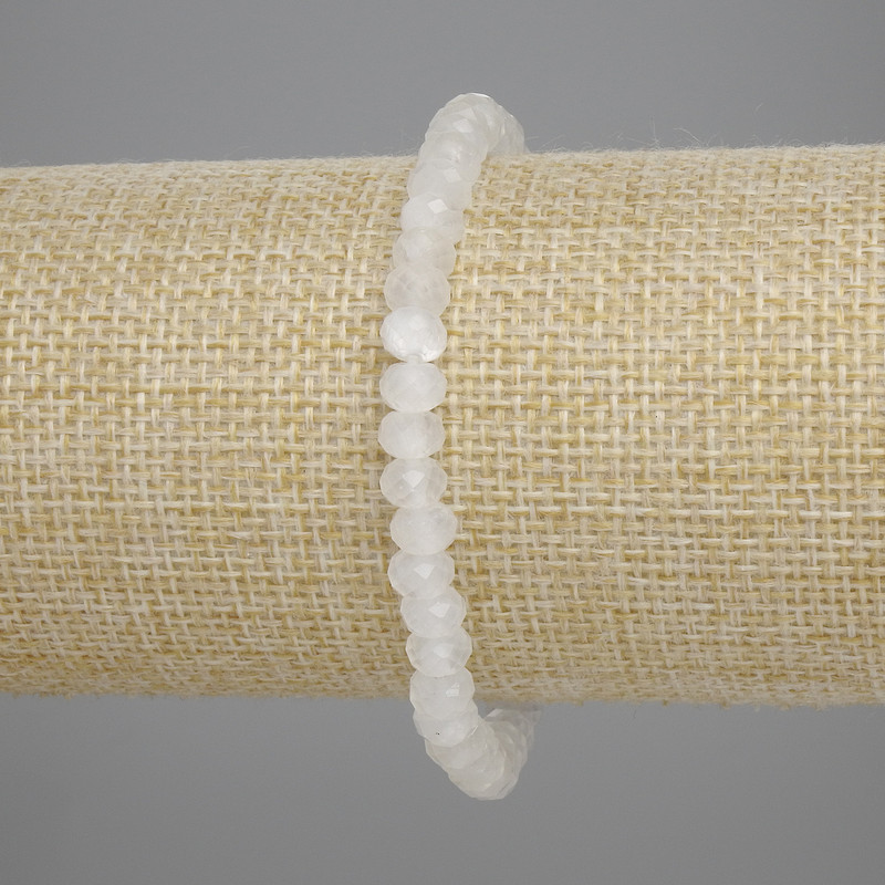 צמיד מקריסטל הררי מרונדל מחורץ, קוטר 6×4 מ״מ, אורך כ-18 ס״מ, על בסיס סטרץ