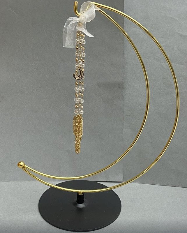 מעמד «ירח חצי» לכדור 24×17 ס״מ ± עם רגליים d 10 ס״מ ± אורך שרשרת 16 ס״מ ± מתכת זהובה