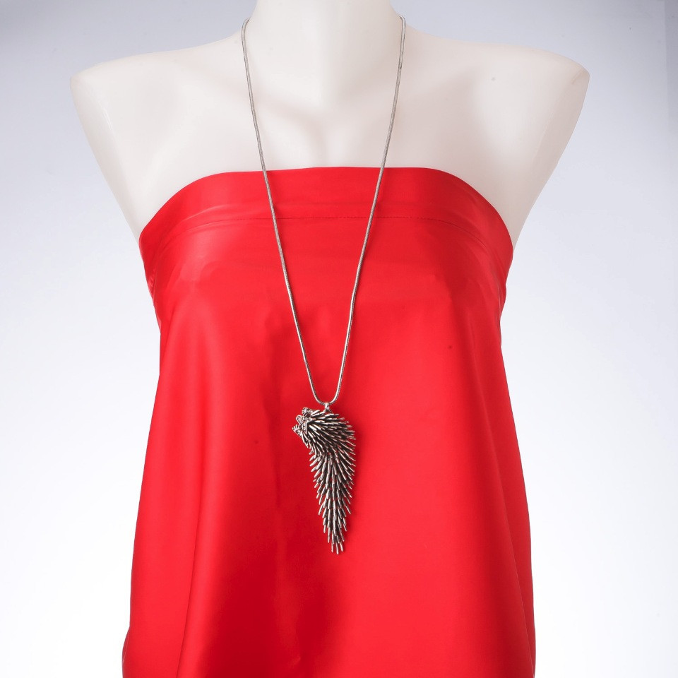 תליון על חוט פלדה ארוך בצורת קיפוד, אורך 85 ס״מ