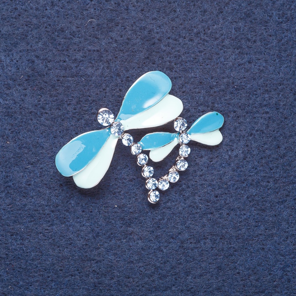 סיכת תכשיט «פרפרים» אמייל גס, צבע מתכת כסוף, 4×2.5 ס״מ