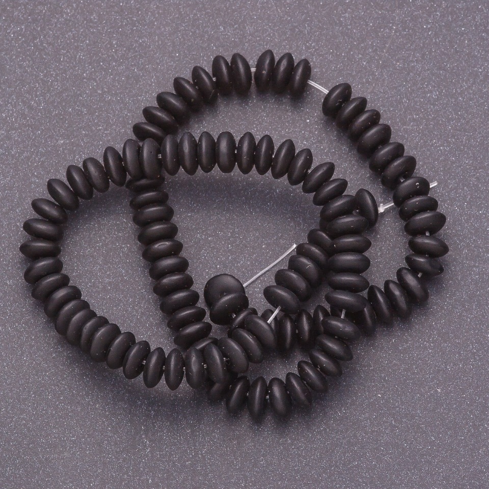 חרוזי שונגייט על חוט (מלאכותי) בצורת רונדל חלק, קוטר 10×4.5 מ״מ, אורך כ-38 ס״מ