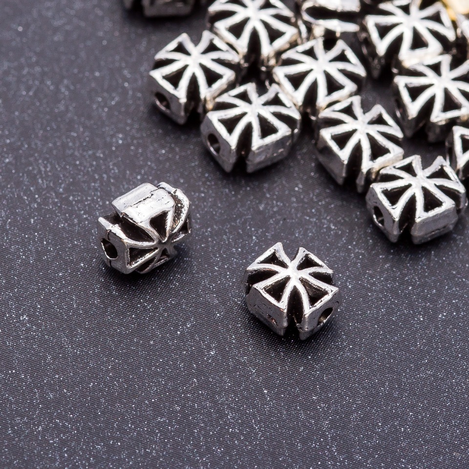 אביזרי תכשיטים: חרוז-הכנסה בצורת צלב, קוטר 7×8×5 מ״מ, פתח 5 מ״מ, אריזה 20 גרם +