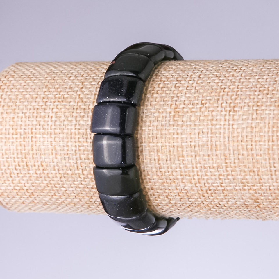 צמיד אבנטורין חול כחול ליל קהיר חוליה 15×11 מ״מ על גומי