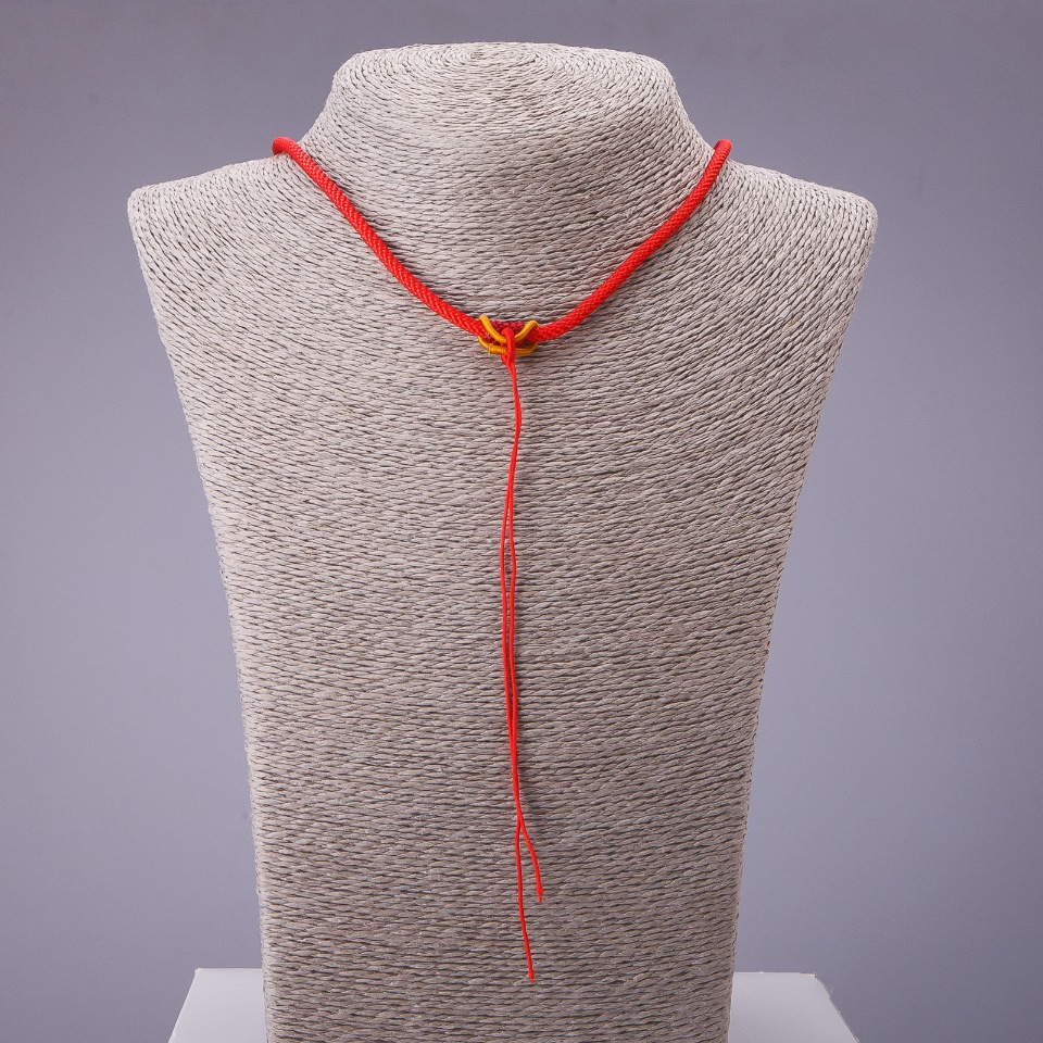 חוט לצוואר אדום עם סגר צהוב 60 ס״מ