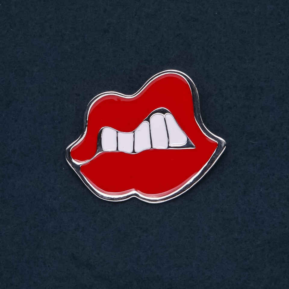 סיכת תכשיט «שפתיים» 46×37 מ״מ