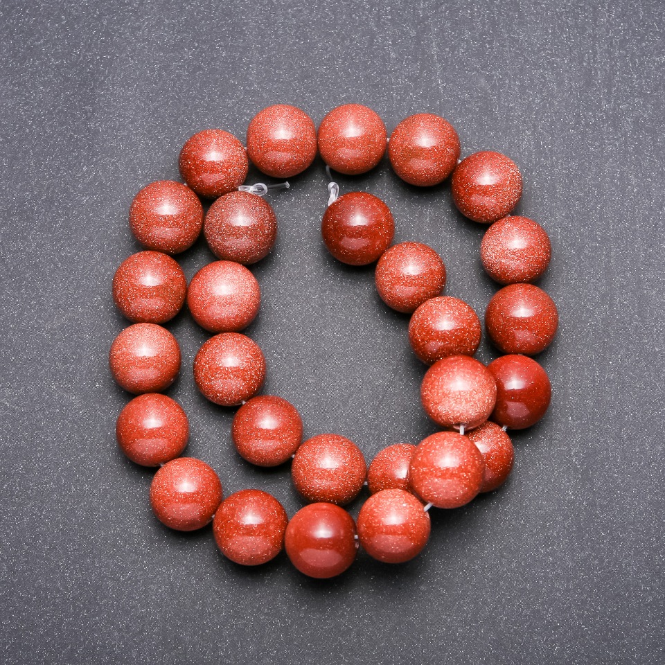 חרוזי אוואנטורין «חול זהוב» על חוט כדור, קוטר 14 מ״מ, אורך 38 ס״מ